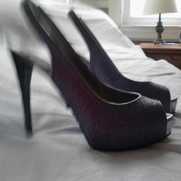 Guess Pewter Multi Texture Heels - Picture 2 of 4